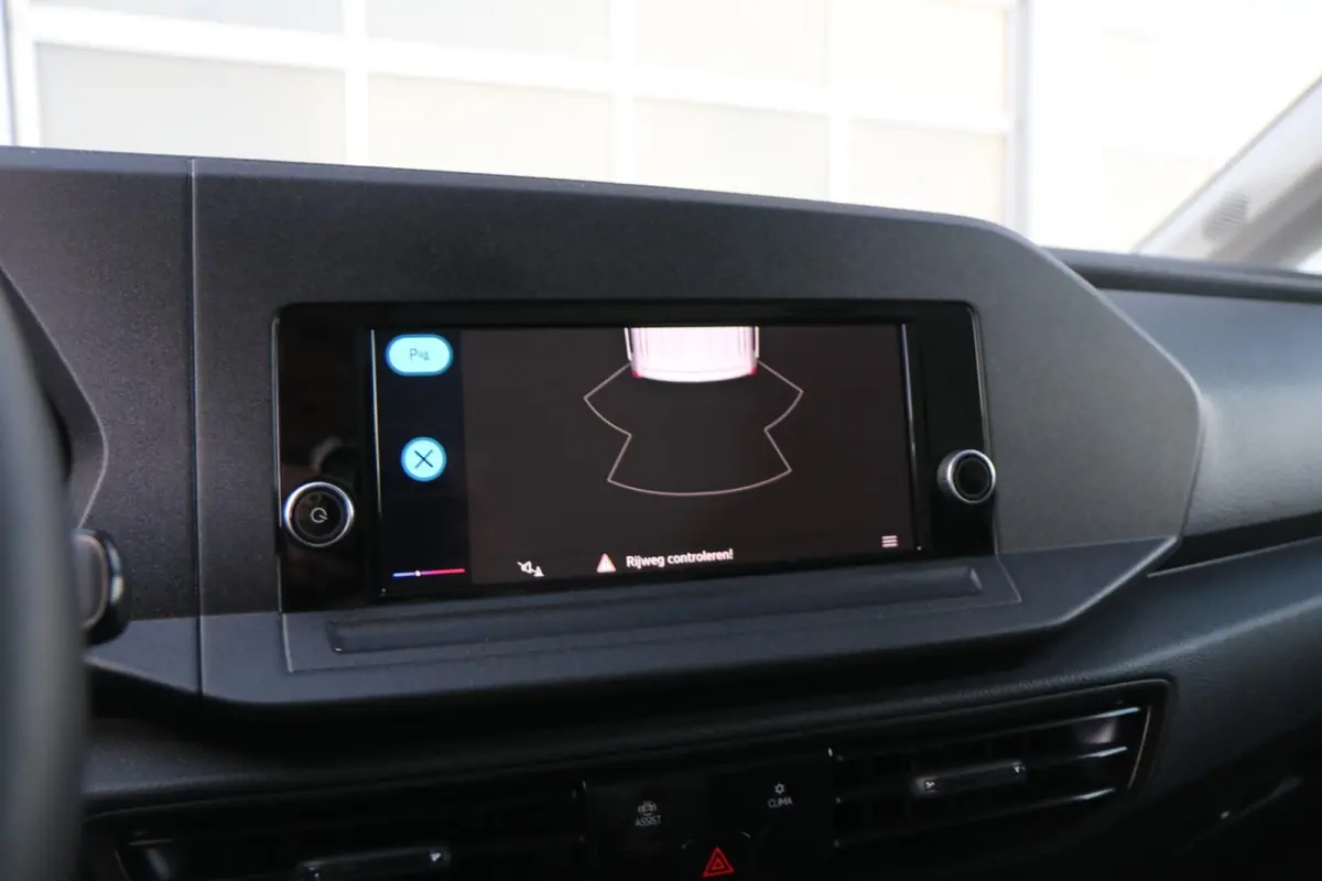 2.0 TDI 75pk Trend | App Connect | Cruise Control | Parkeersensoren Achter | Ventilatie in Laadruimte | Airco | DAB+