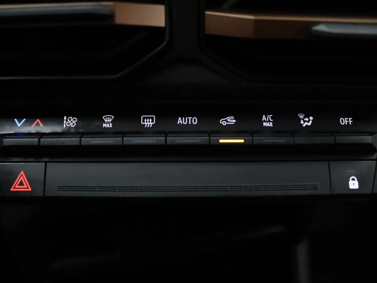 140pk Hybrid Extreme Apple Carplay/Android Auto | Climate