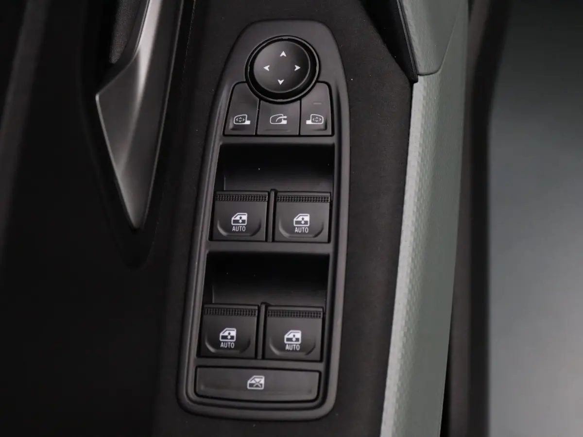 140pk Hybrid Extreme Apple Carplay/Android Auto | Climate