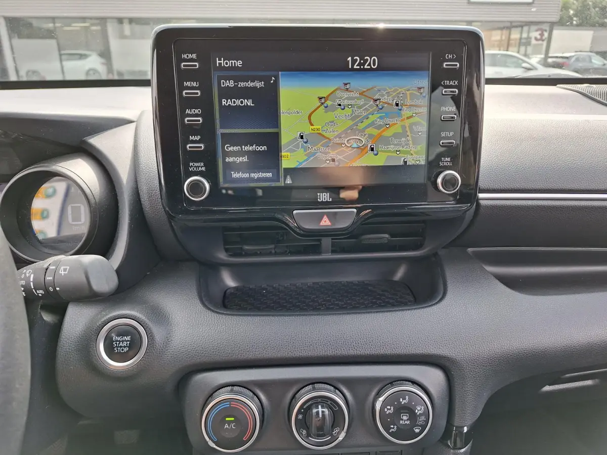 1.5 VVT-i Style Carplay Adaptive Cruise Full-LED JBL Privacy Glass