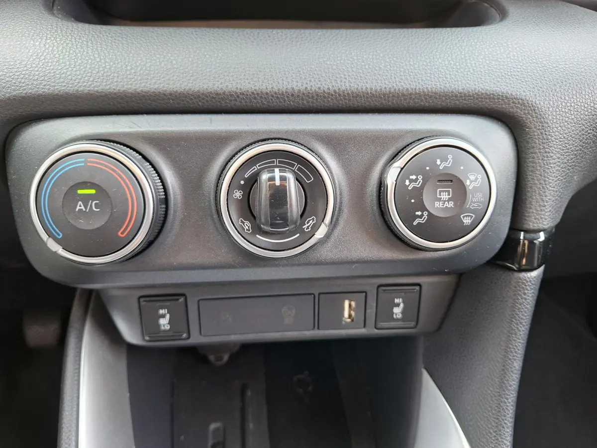 1.5 VVT-i Style Carplay Adaptive Cruise Full-LED JBL Privacy Glass