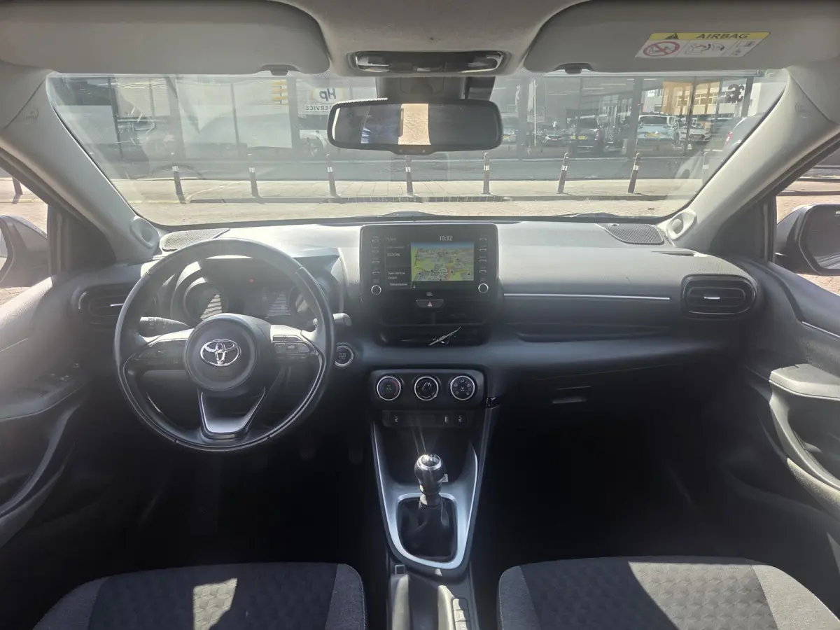 1.5 VVT-i Style Carplay Adaptive Cruise Full-LED JBL Privacy Glass