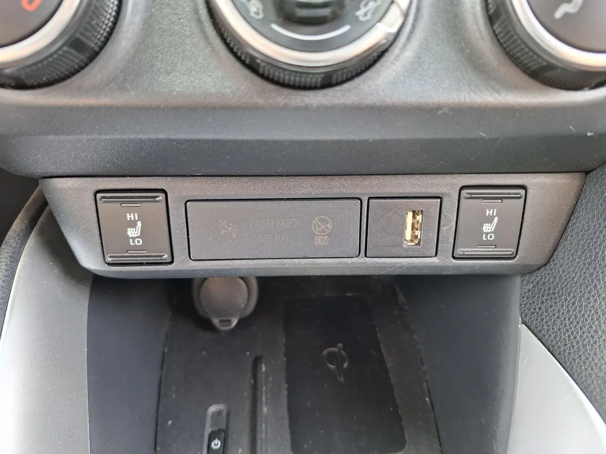 1.5 VVT-i Style Carplay Adaptive Cruise Full-LED JBL Privacy Glass