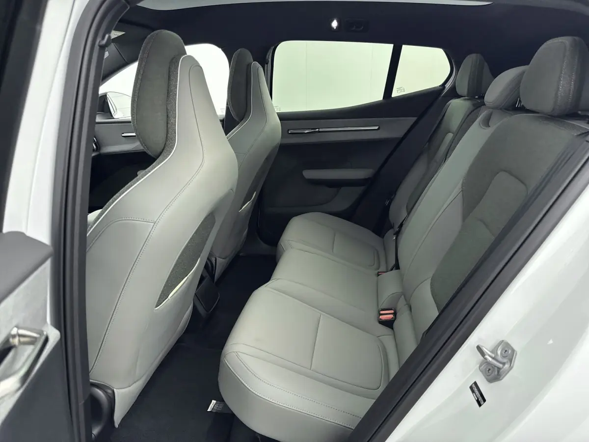 Twin Motor Performance Ultra 69 kWh | Panoramadak | PDC V+A en 360 camera | Getint Glas | Harman en Kardon | Keyless | Stoel + Stuurverwarming | 20 inch LM |