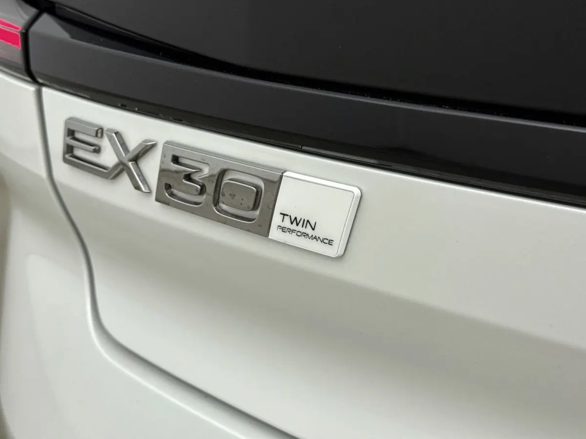 Twin Motor Performance Ultra 69 kWh | Panoramadak | PDC V+A en 360 camera | Getint Glas | Harman en Kardon | Keyless | Stoel + Stuurverwarming | 20 inch LM |