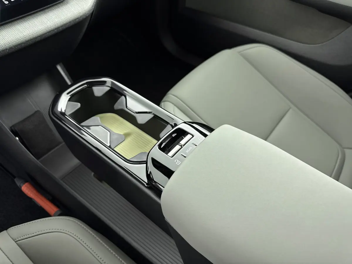 Twin Motor Performance Ultra 69 kWh | Panoramadak | PDC V+A en 360 camera | Getint Glas | Harman en Kardon | Keyless | Stoel + Stuurverwarming | 20 inch LM |