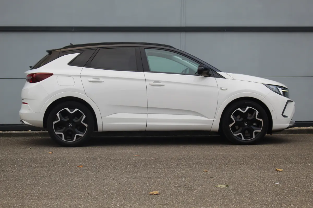 1.6 Turbo Plug-In Hybrid Ultimate | 360 Cam | Adap. Cruise C. | Keyless | Winterpakket | Elek. Achterklep | Dodehoek | 360 Cam | Adap. Cruise C. | Keyless | Winterpakket | Elek. Achterklep |