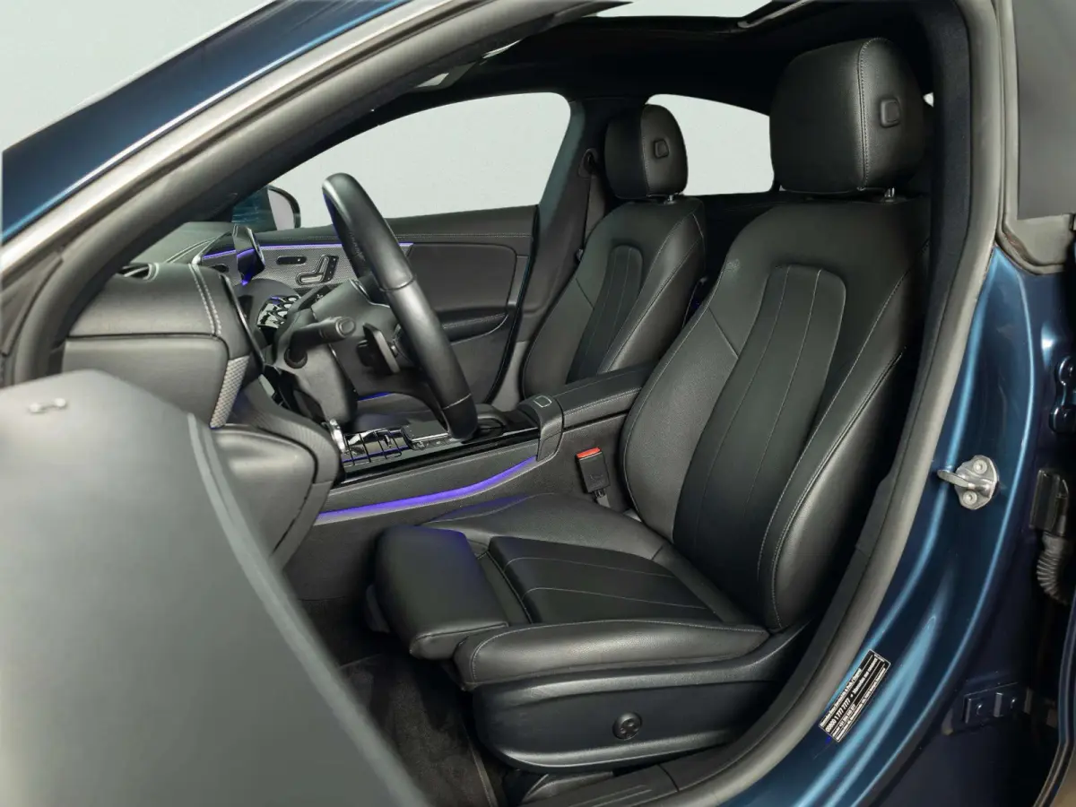 Coupé 180 Business Solution Luxury | Panorama dak