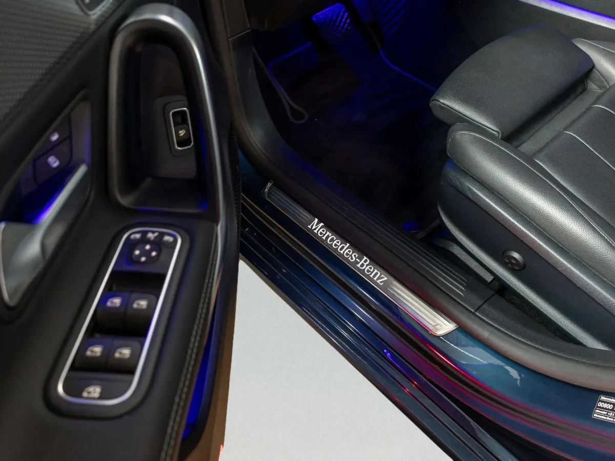 Coupé 180 Business Solution Luxury | Panorama dak