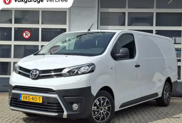 2.0 D-4D Black Line | Navigatie/Android/Apple Carplay | Achteruitrijcamera | Parkeersensoren Achter | Cruise Control | DAB | Airco |
