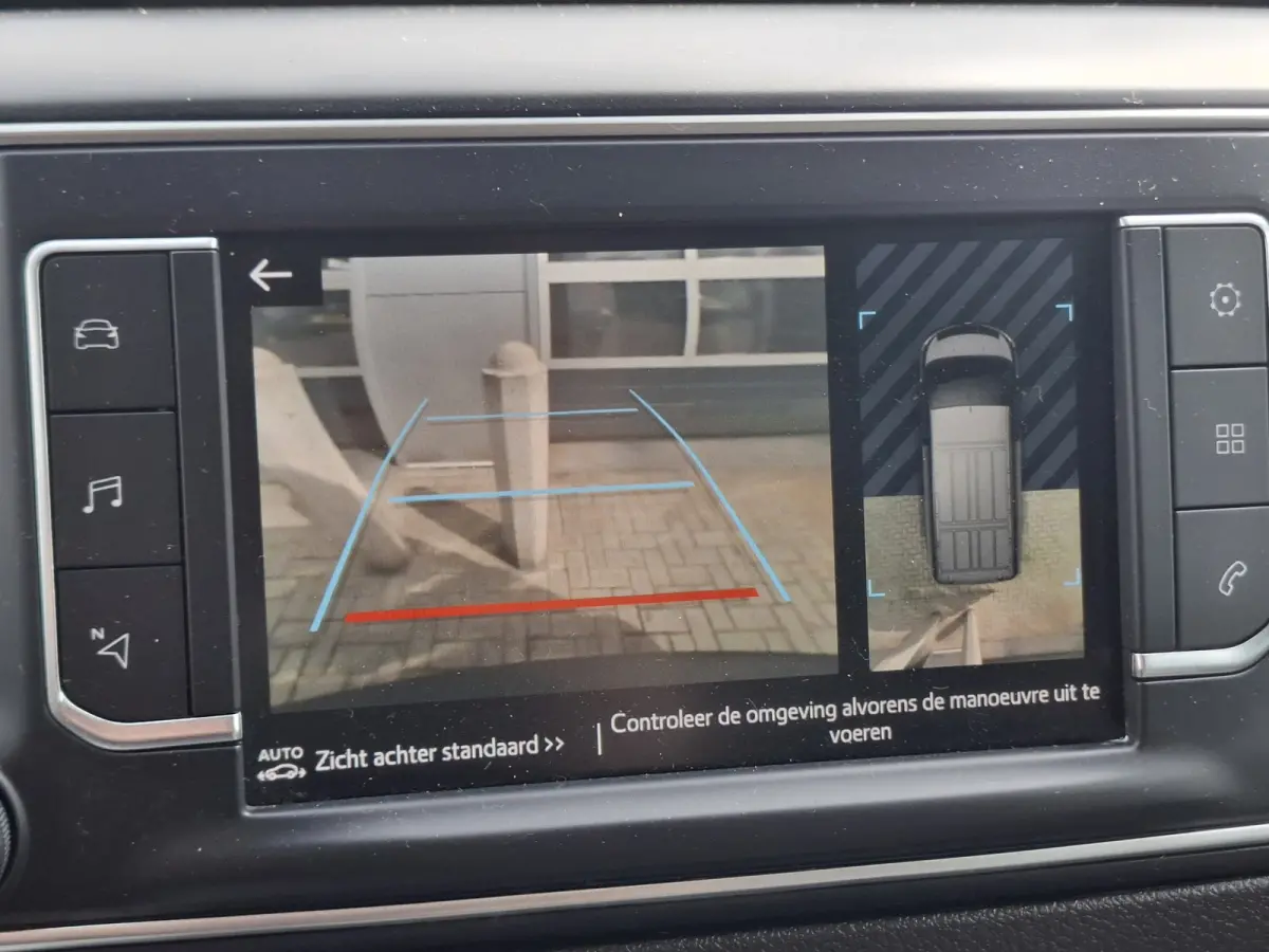 2.0 D-4D Black Line | Navigatie/Android/Apple Carplay | Achteruitrijcamera | Parkeersensoren Achter | Cruise Control | DAB | Airco |