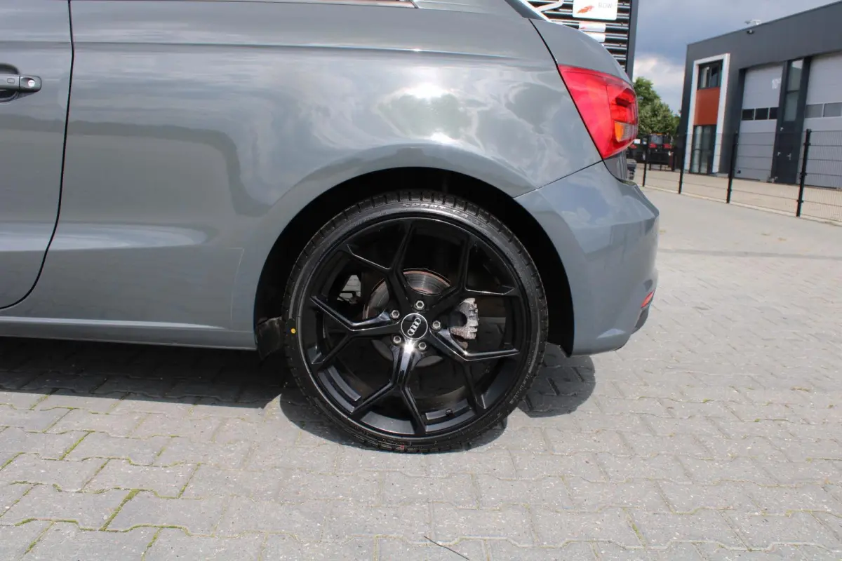 1.0 TFSI|18''LM|AIRCO|PDC|NAVI|NARDOGREY|PANO|UNIEK
