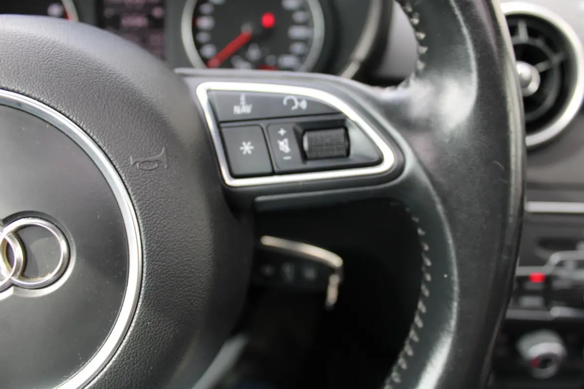 1.0 TFSI|18''LM|AIRCO|PDC|NAVI|NARDOGREY|PANO|UNIEK