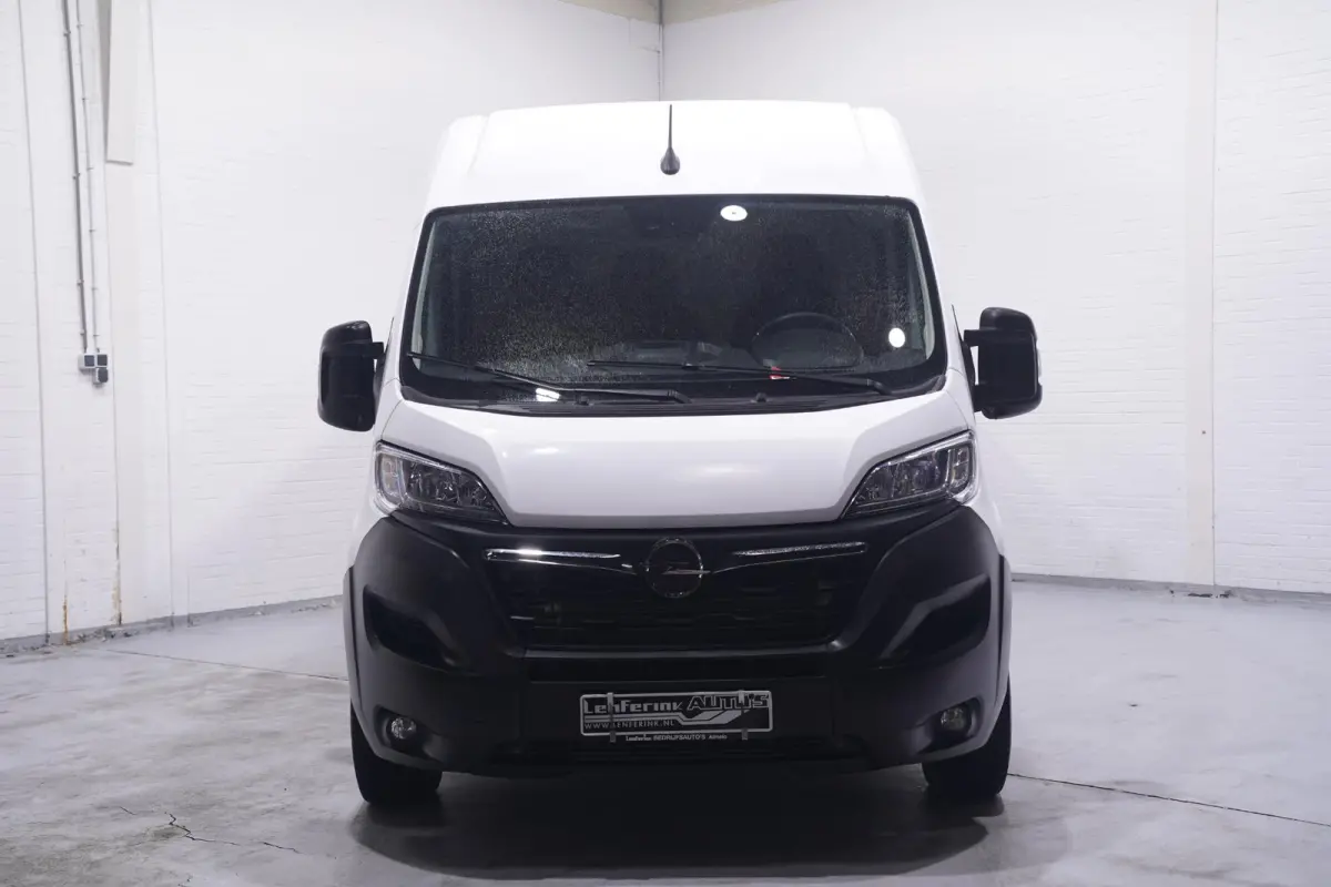 2.2D 140 pk L3H2 Navi, Camera, BPM vrij Apple Carplay, Cruise Control, Laadruimte Pakket, PDC achter, 3-Zits