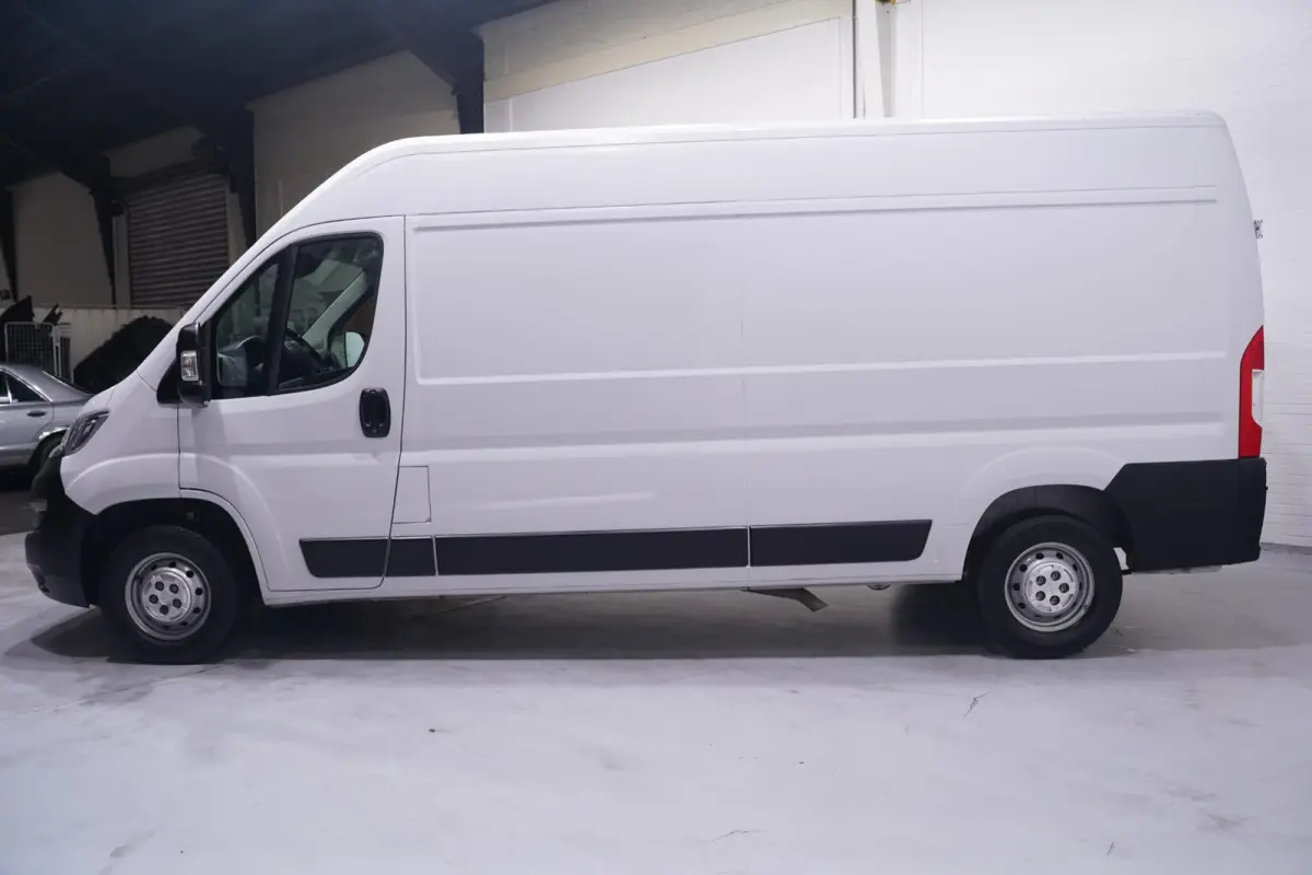 2.2D 140 pk L3H2 Navi, Camera, BPM vrij Apple Carplay, Cruise Control, Laadruimte Pakket, PDC achter, 3-Zits