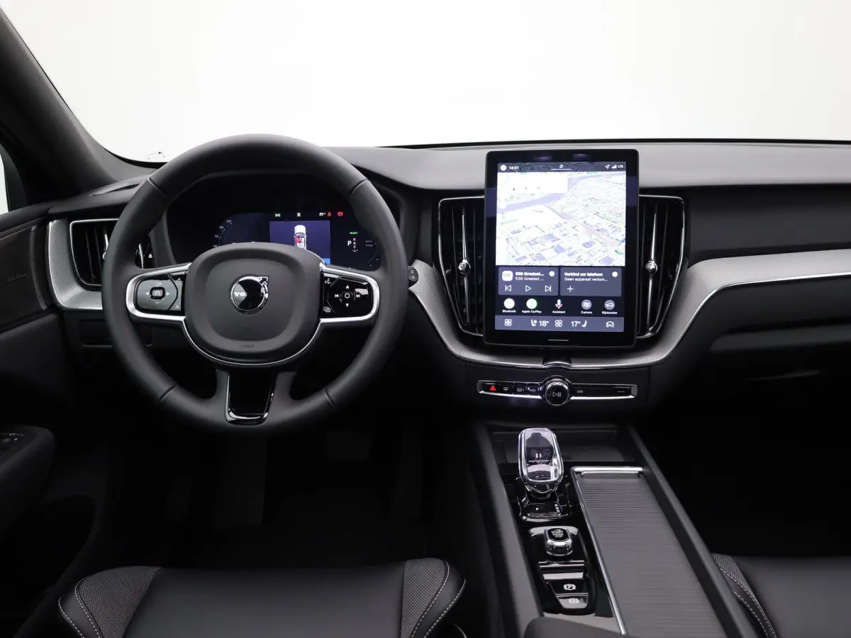 2.0 T6 Plug-in hybrid AWD Plus Dark | Trekhaak | Panodak | Dode Hoek | 360 Camera | Harman Kardon | Head Up | Elk. Klep | Prijs Rijklaar !!