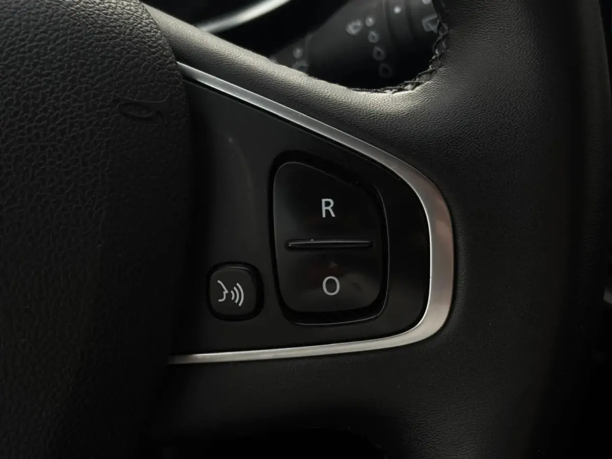 1.5 dCi EURO 6 (Navi, Parkeersensoren, Airco, Cruise Con, Bluetooth, Etc)