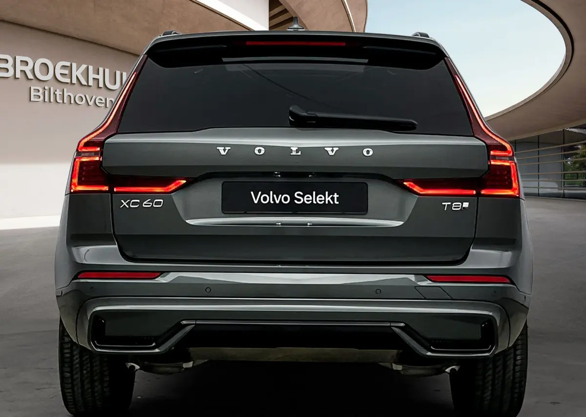 Facelift T8 hybrid AWD Ultra Dark | Luchtvering | Trekhaak | Bowers & Wilkins | Gelamineerd + getint Glas | PDC V+A en Camera | Memory |