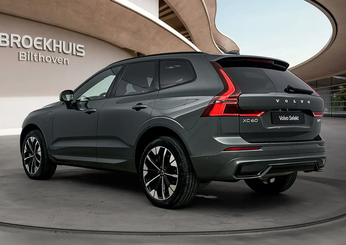 Facelift T8 hybrid AWD Ultra Dark | Luchtvering | Trekhaak | Bowers & Wilkins | Gelamineerd + getint Glas | PDC V+A en Camera | Memory |
