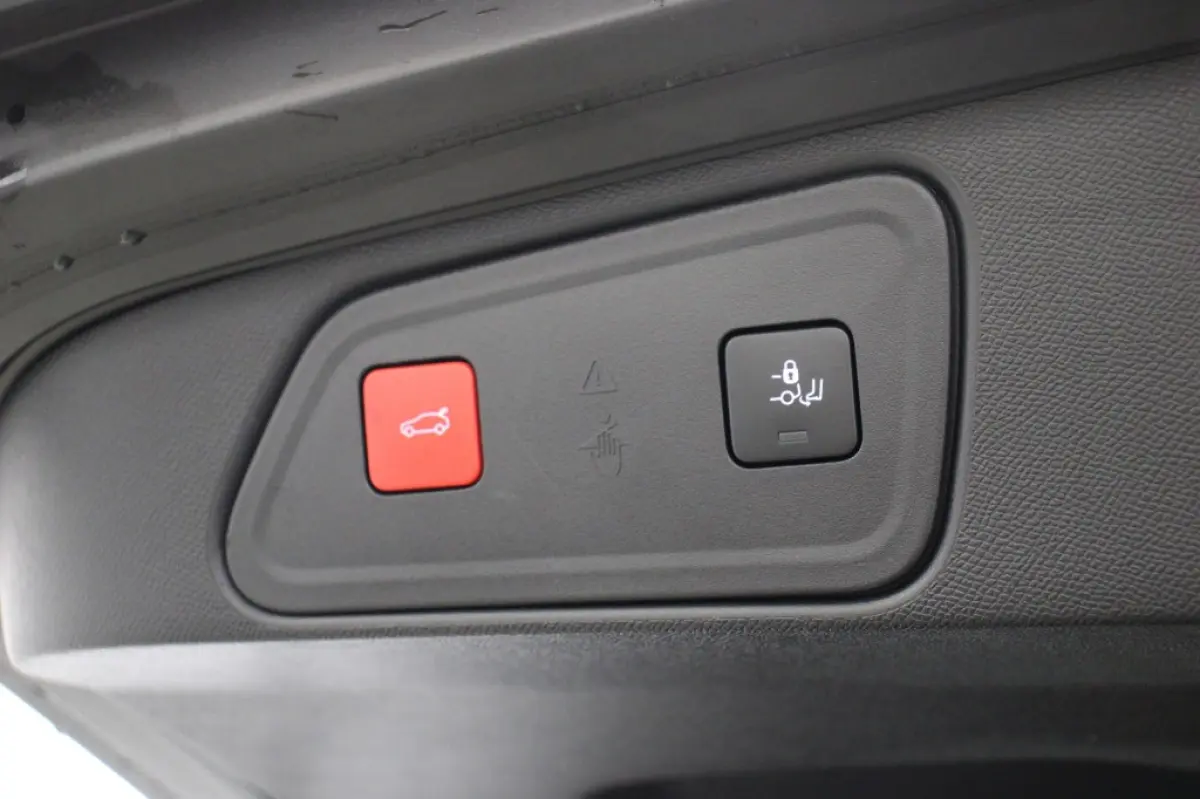 1.2 PureTech Allure - Digitaal Cockpit, Carplay, Camera, Half Leer