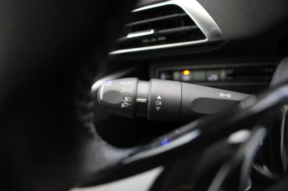 1.2 PureTech Allure - Digitaal Cockpit, Carplay, Camera, Half Leer