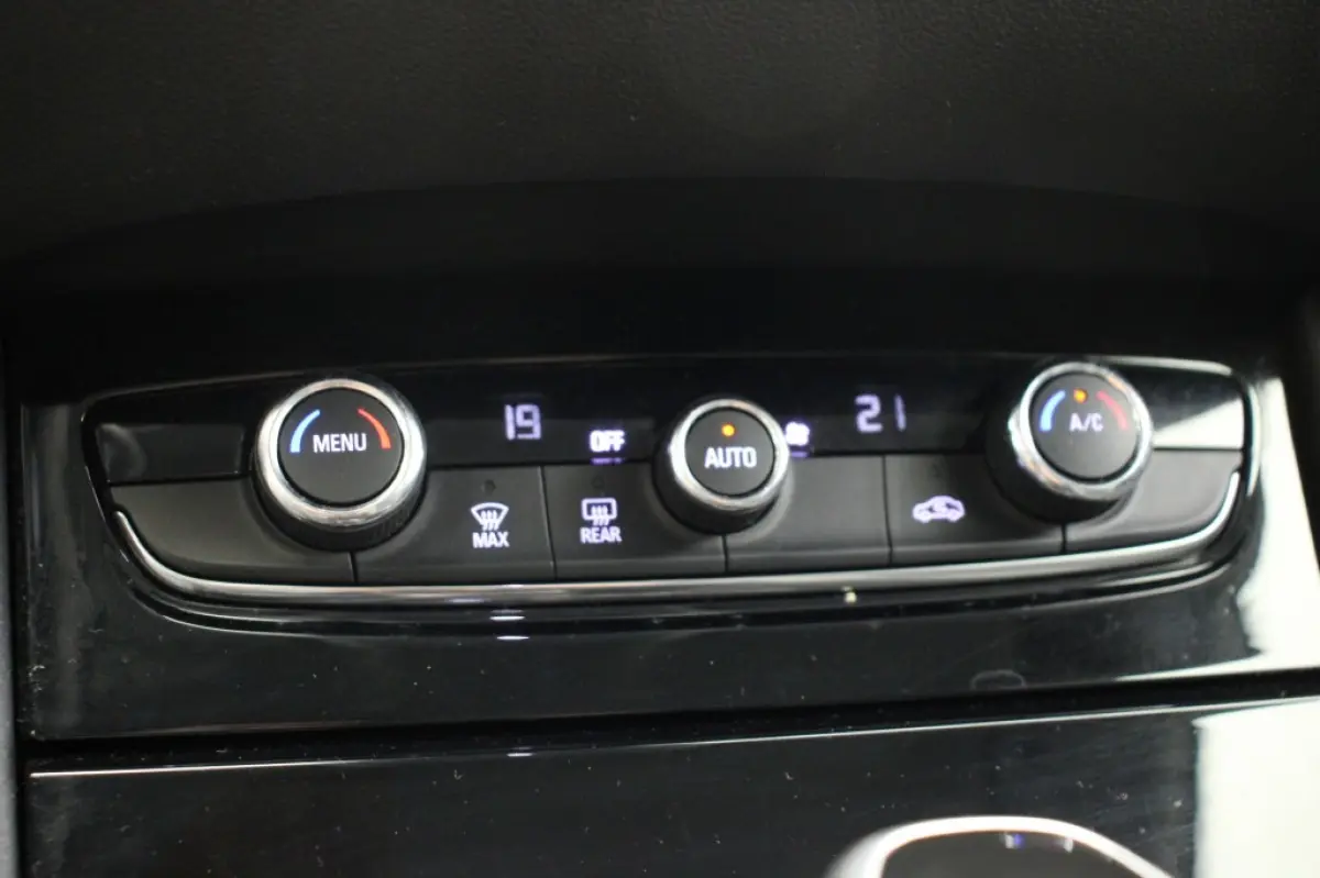 1.2 Turbo Business Executive Automaat - Carplay, Cruise, Clima, Trekhaak