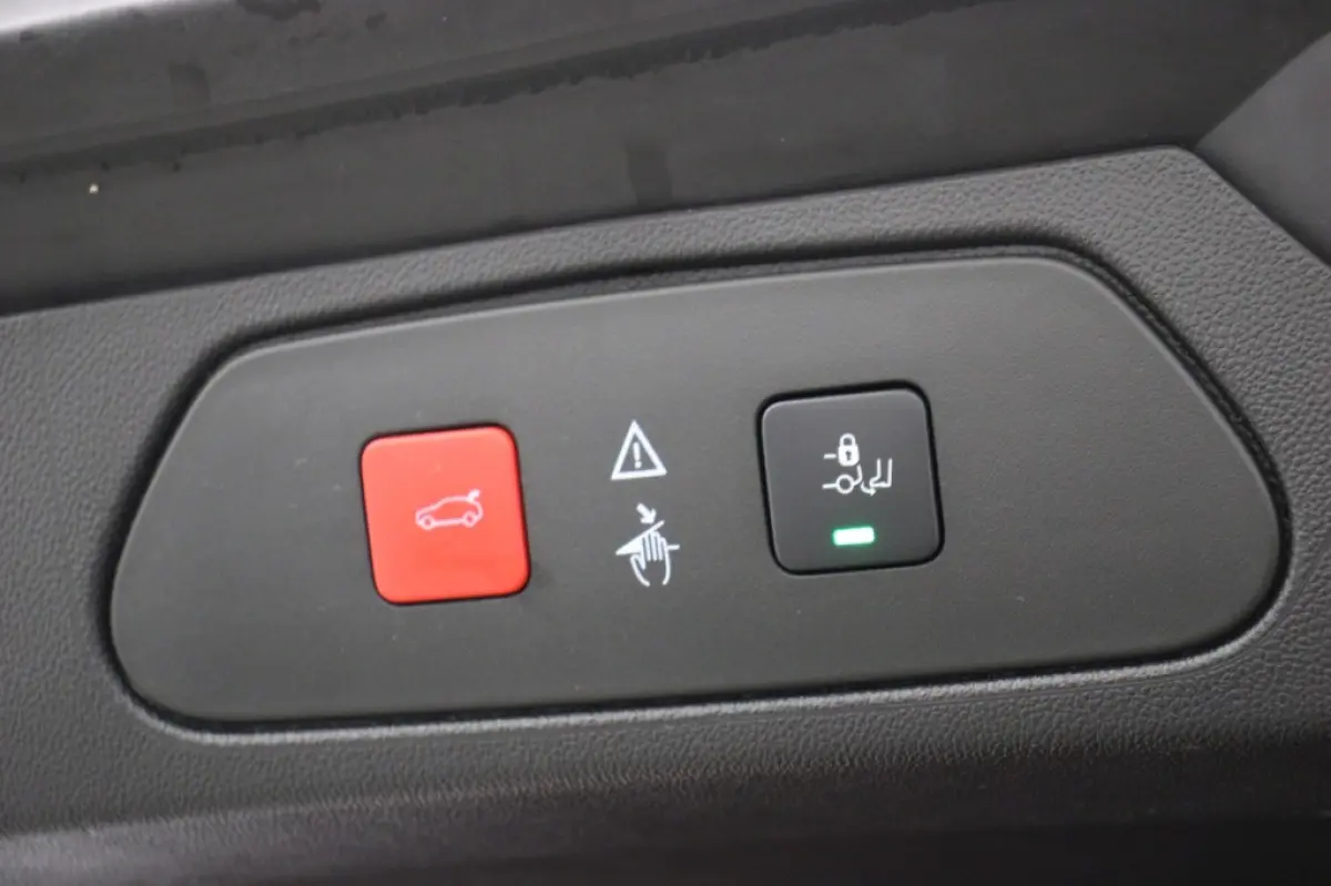 1.2 Turbo Business Executive Automaat - Carplay, Cruise, Clima, Trekhaak