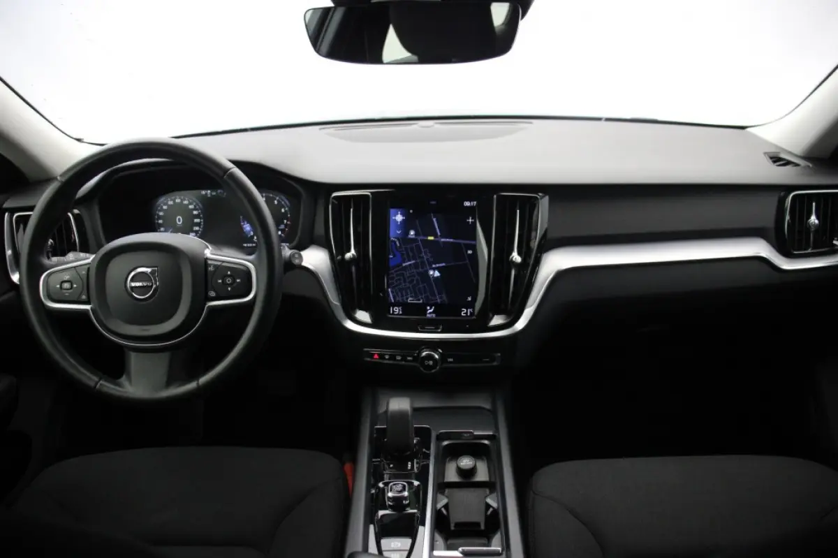 2.0 B3 Momentum Business Automaat - Digitaal Cockpit, Carplay, Camera