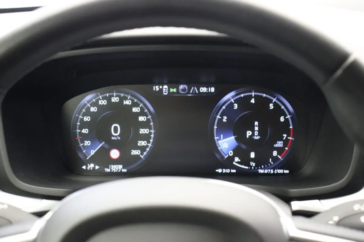 2.0 B3 Momentum Business Automaat - Digitaal Cockpit, Carplay, Camera