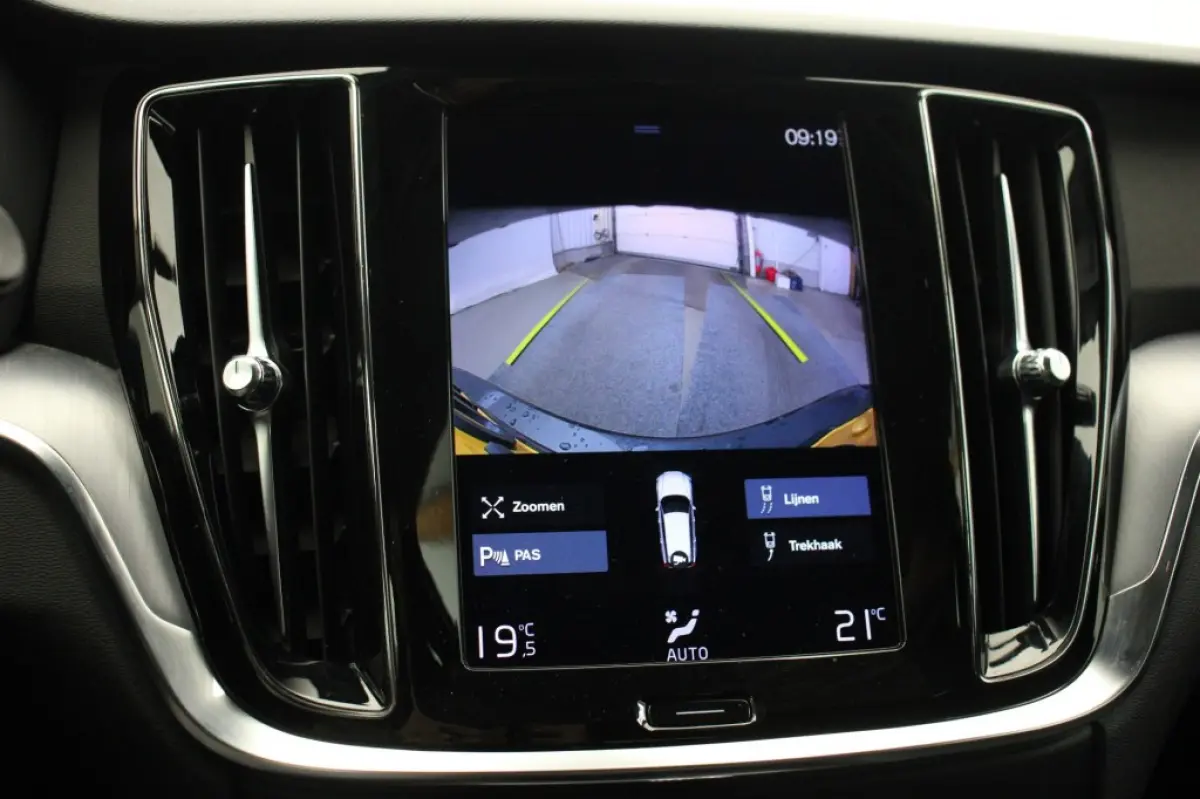 2.0 B3 Momentum Business Automaat - Digitaal Cockpit, Carplay, Camera
