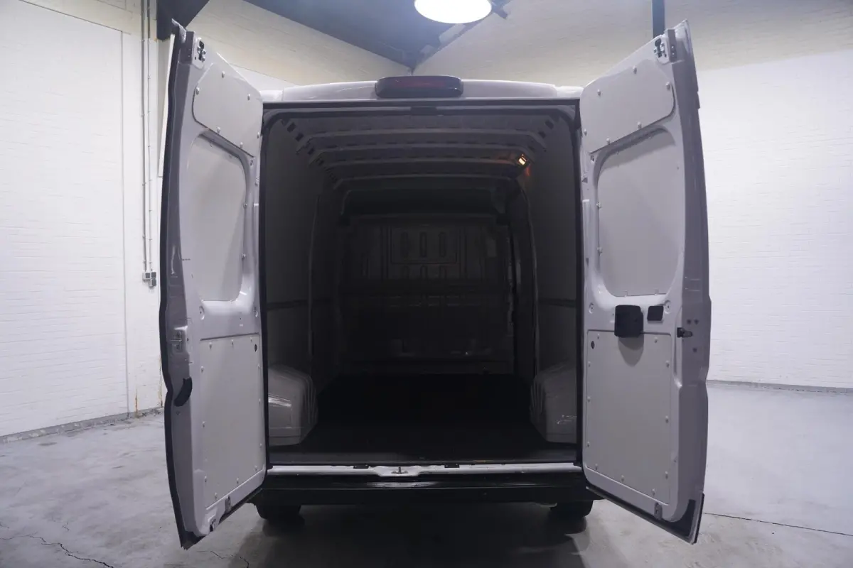 2.2D 140 pk L3H2 BPM vrij, Navi, Camera Airco ECC, Apple Carplay, Cruise Control, Laadruimte Pakket, PDC achter, 3-Zits