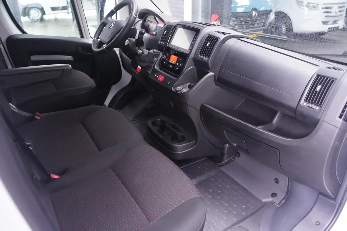2.2D 140 pk L3H2 BPM vrij, Navi, Camera Airco ECC, Apple Carplay, Cruise Control, Laadruimte Pakket, PDC achter, 3-Zits