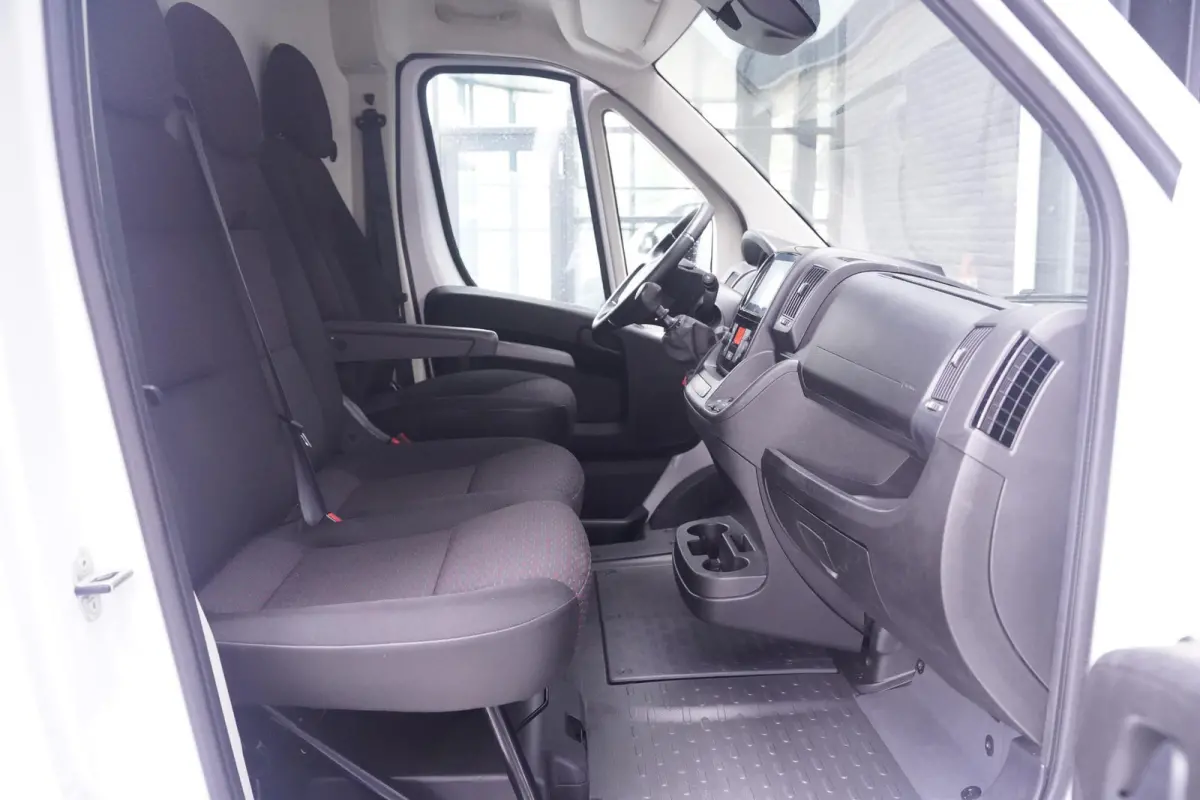 2.2D 140 pk L3H2 BPM vrij, Navi, Camera Airco ECC, Apple Carplay, Cruise Control, Laadruimte Pakket, PDC achter, 3-Zits