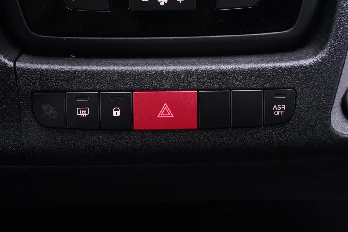 2.2D 140 pk L3H2 BPM vrij, Navi, Camera Airco ECC, Apple Carplay, Cruise Control, Laadruimte Pakket, PDC achter, 3-Zits