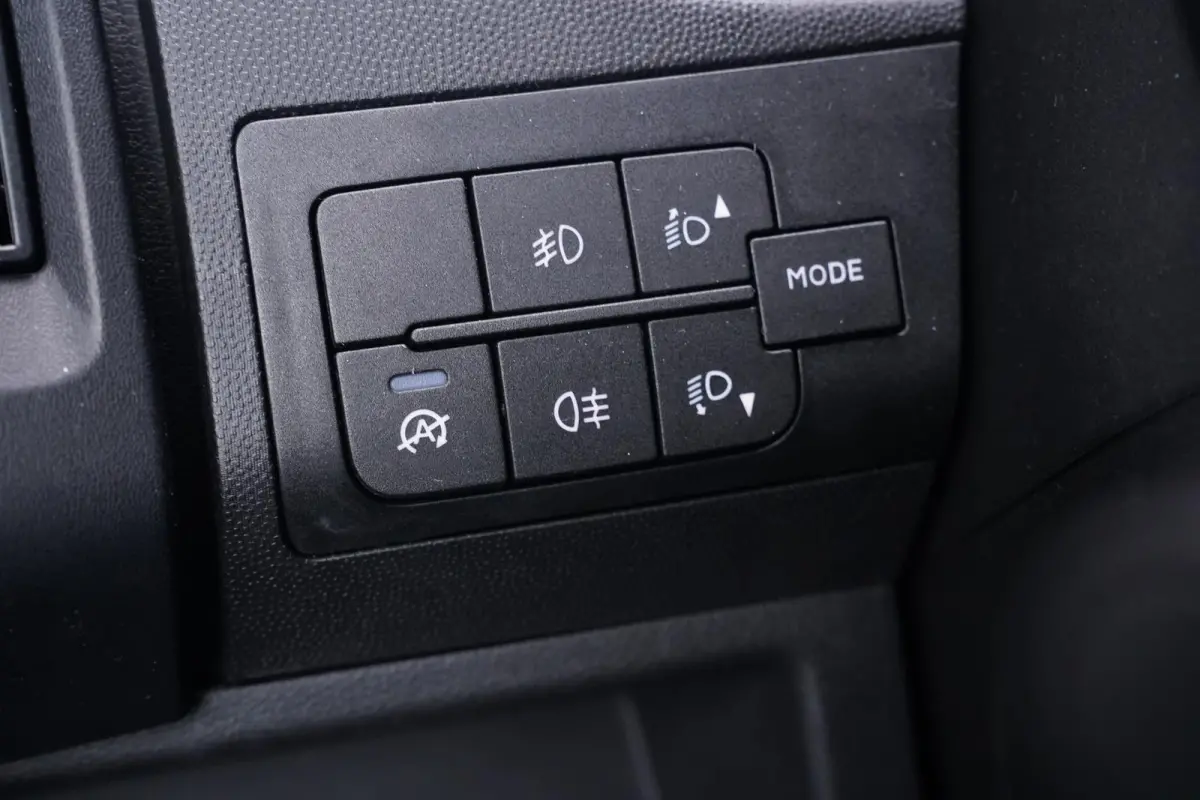 2.2D 140 pk L3H2 BPM vrij, Navi, Camera Airco ECC, Apple Carplay, Cruise Control, Laadruimte Pakket, PDC achter, 3-Zits
