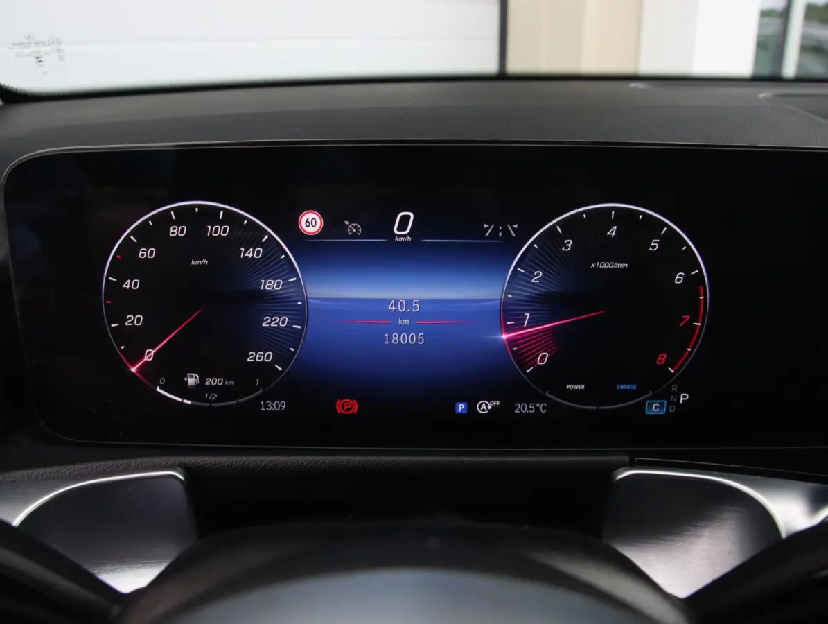 180 Luxury Line | Widescreen | Apple carplay - android auto