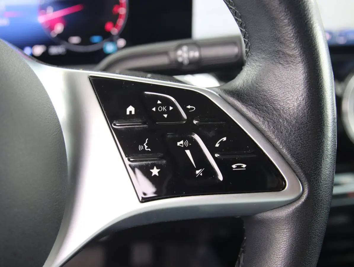 180 Luxury Line | Widescreen | Apple carplay - android auto