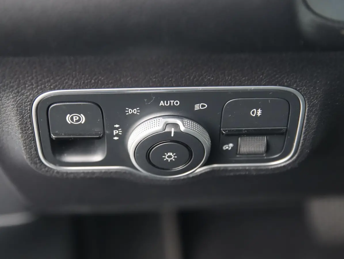 180 Luxury Line | Widescreen | Apple carplay - android auto