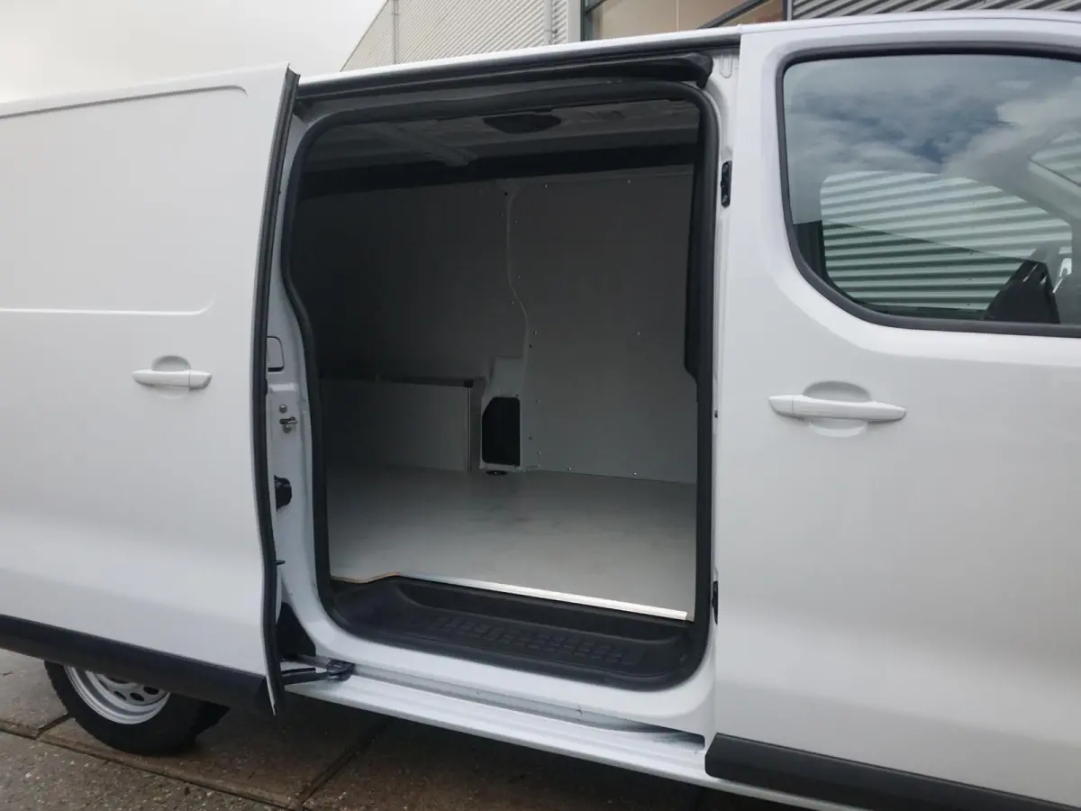 L3 2.0D 180 PK. Automaat | BPM-vrij | Navigatie incl. Apple Carplay | parkeersensoren voor & achter | dodehoekwaarschuwing | Climate Control | Keyless Entry en Start/Stop