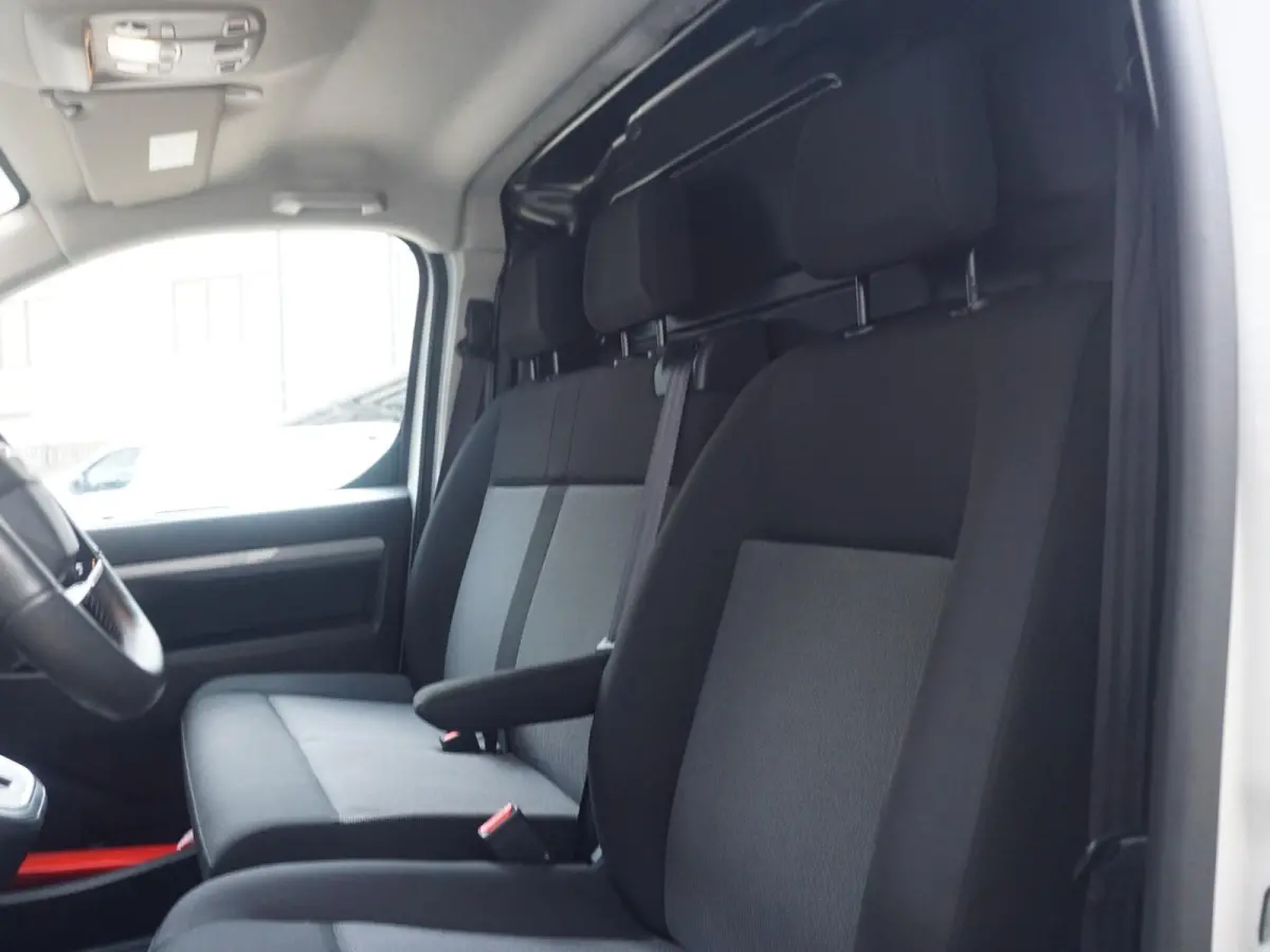 L3 2.0D 180 PK. Automaat | BPM-vrij | Navigatie incl. Apple Carplay | parkeersensoren voor & achter | dodehoekwaarschuwing | Climate Control | Keyless Entry en Start/Stop