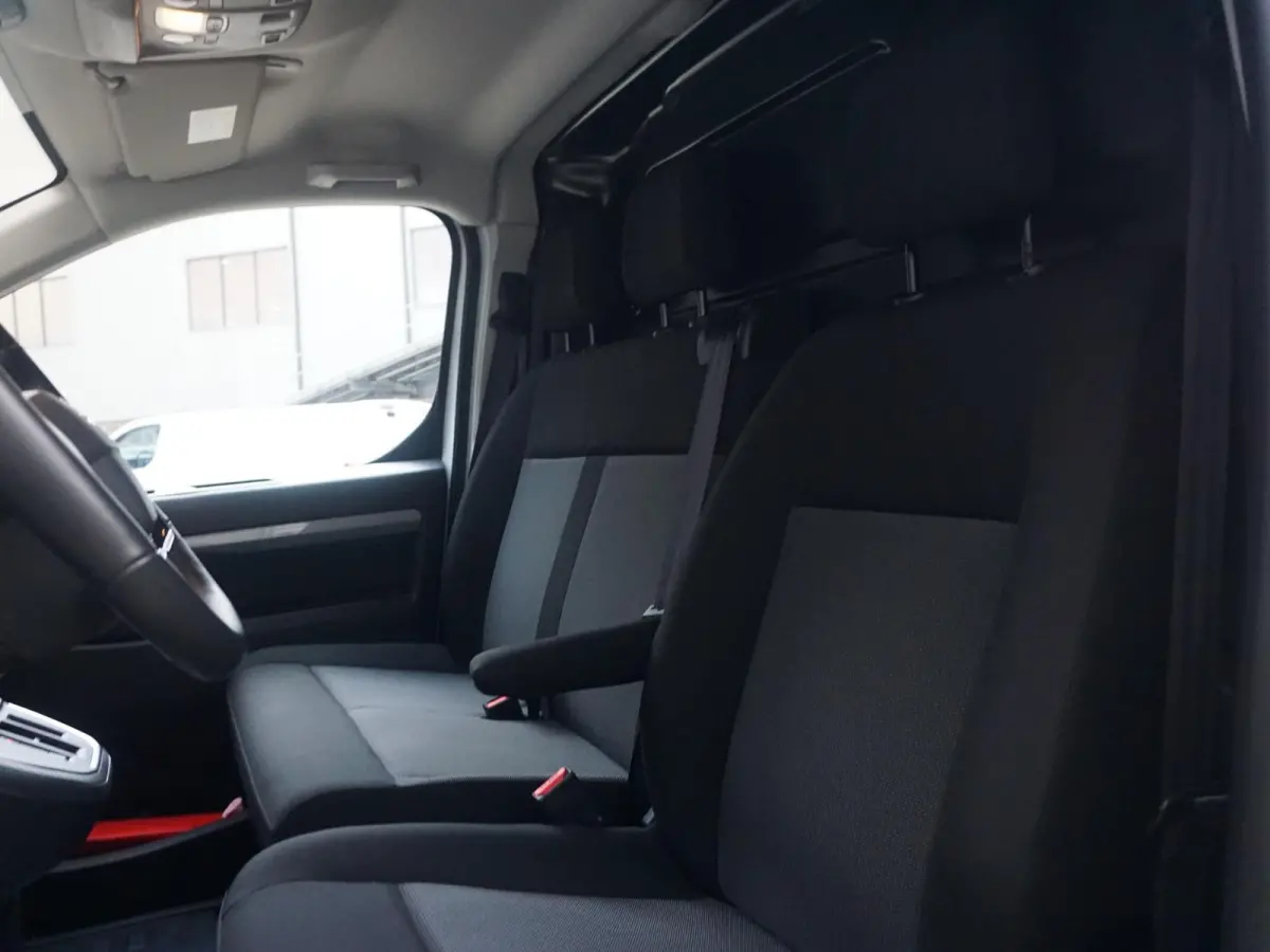 L3 2.0D 180 PK. Automaat | BPM-vrij | Navigatie incl. Apple Carplay | parkeersensoren voor & achter | dodehoekwaarschuwing | Climate Control | Keyless Entry en Start/Stop