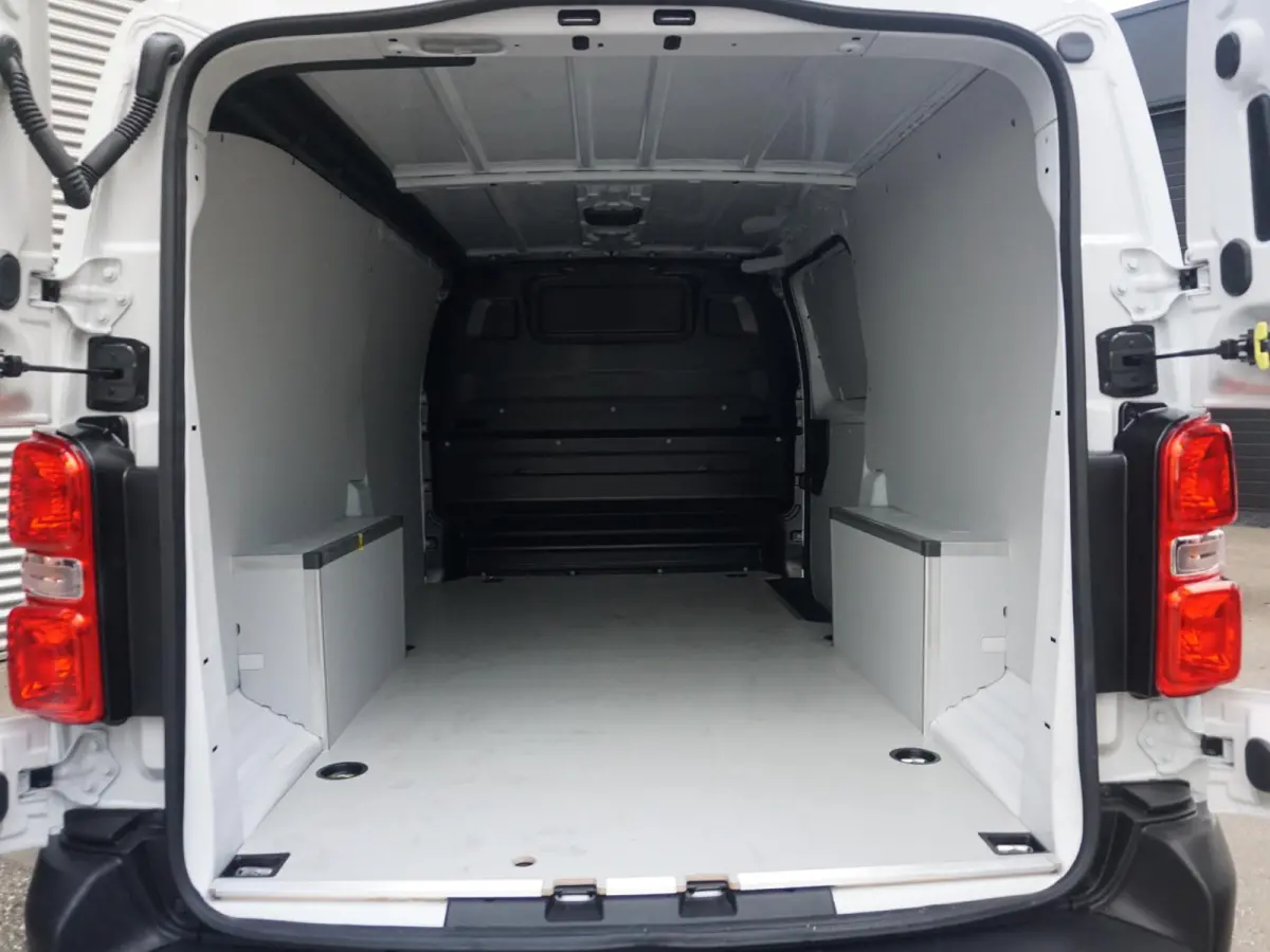 L3 2.0D 180 PK. Automaat | BPM-vrij | Navigatie incl. Apple Carplay | parkeersensoren voor & achter | dodehoekwaarschuwing | Climate Control | Keyless Entry en Start/Stop