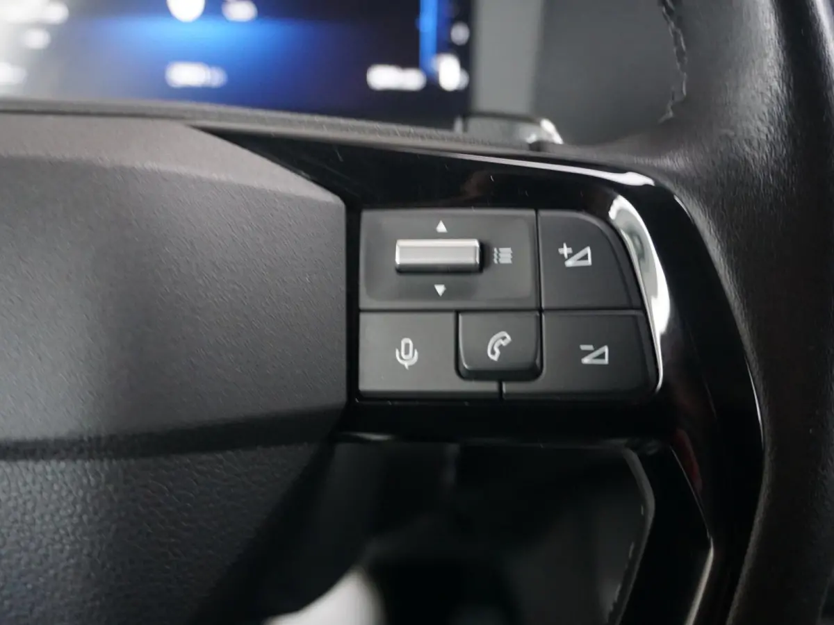 L3 2.0D 180 PK. Automaat | BPM-vrij | Navigatie incl. Apple Carplay | parkeersensoren voor & achter | dodehoekwaarschuwing | Climate Control | Keyless Entry en Start/Stop