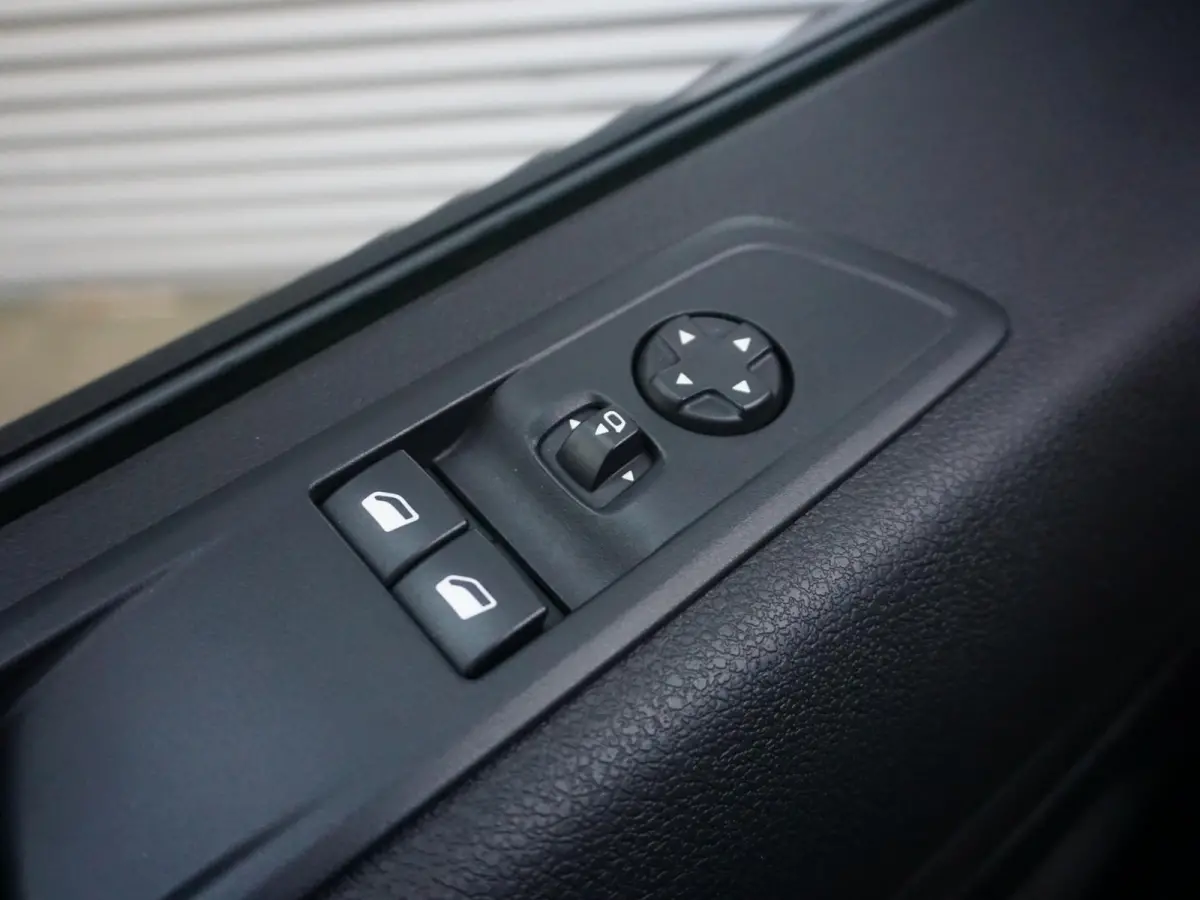 L3 2.0D 180 PK. Automaat | BPM-vrij | Navigatie incl. Apple Carplay | parkeersensoren voor & achter | dodehoekwaarschuwing | Climate Control | Keyless Entry en Start/Stop