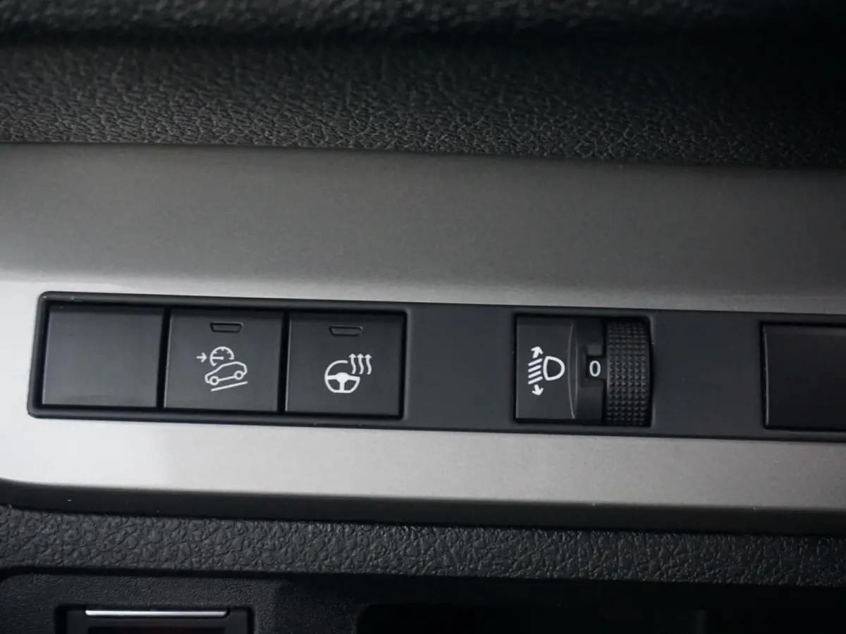 L3 2.0D 180 PK. Automaat | BPM-vrij | Navigatie incl. Apple Carplay | parkeersensoren voor & achter | dodehoekwaarschuwing | Climate Control | Keyless Entry en Start/Stop