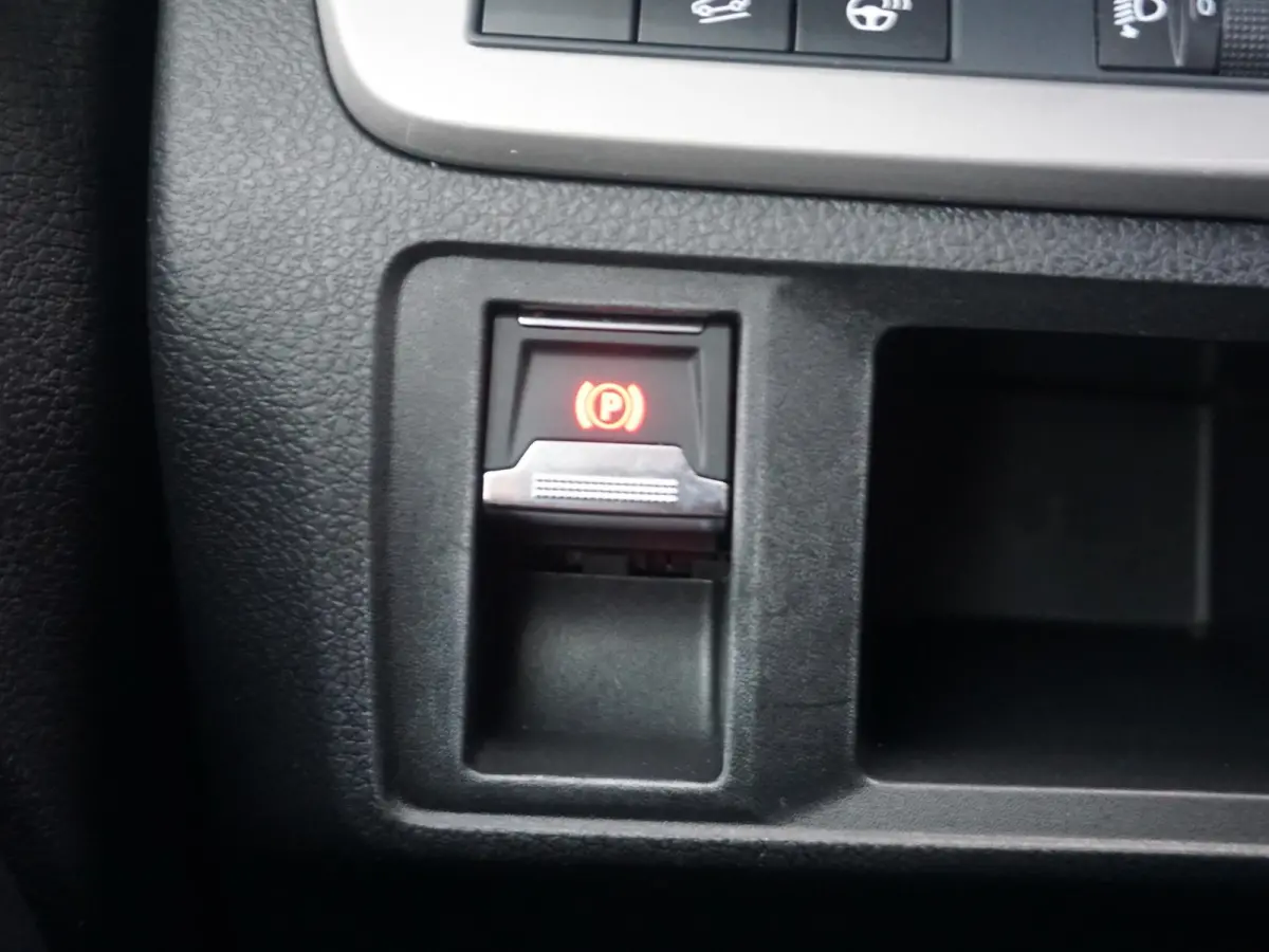 L3 2.0D 180 PK. Automaat | BPM-vrij | Navigatie incl. Apple Carplay | parkeersensoren voor & achter | dodehoekwaarschuwing | Climate Control | Keyless Entry en Start/Stop