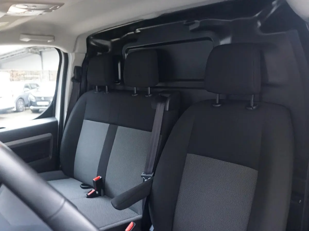 L3 2.0D 180 PK. Automaat | BPM-vrij | Navigatie incl. Apple Carplay | parkeersensoren voor & achter | dodehoekwaarschuwing | Climate Control | Keyless Entry en Start/Stop
