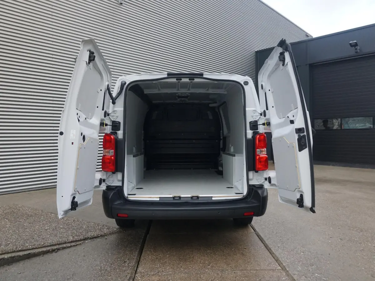 L3 2.0D 180 PK. Automaat | BPM-vrij | Navigatie incl. Apple Carplay | parkeersensoren voor & achter | dodehoekwaarschuwing | Climate Control | Keyless Entry en Start/Stop