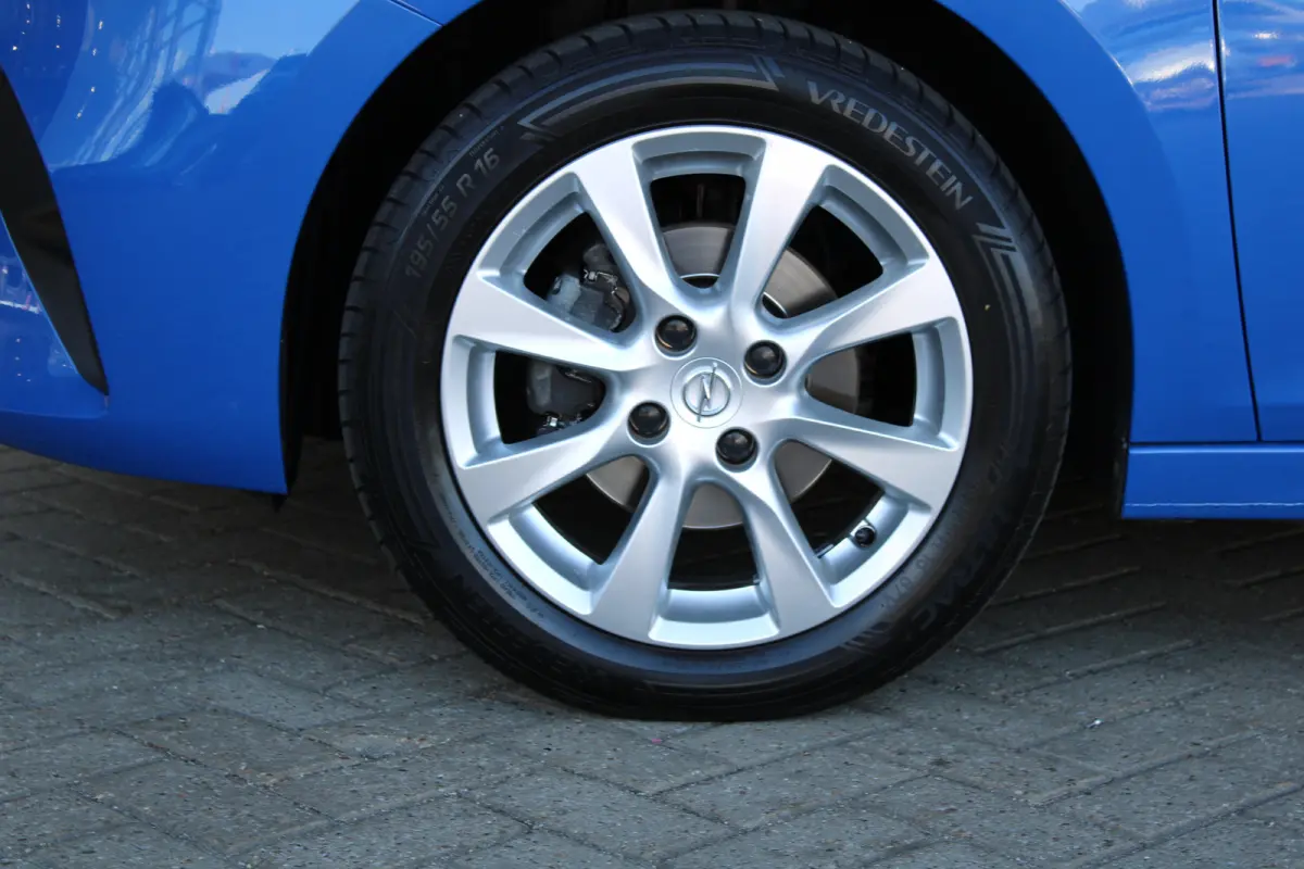 1.2 Edition | Parkeersensoren achter | Cruise control | 16` lichtmetalen velgen |