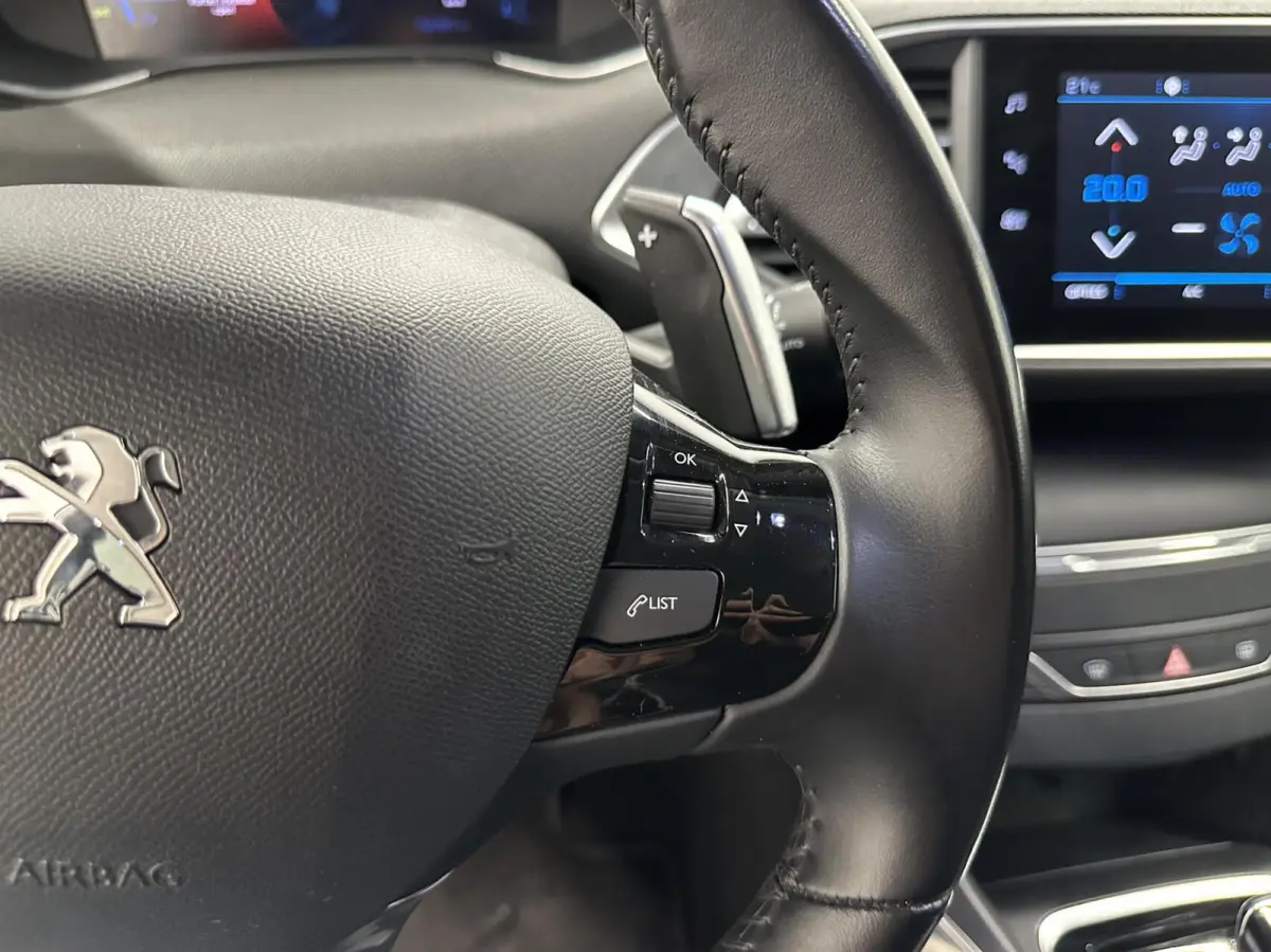 1.2 PureTech Allure CARPLAY NAVI CRUISE ECC DAB.